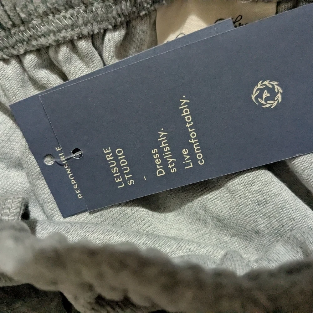Universal Thread Gray Joggers NWT Large